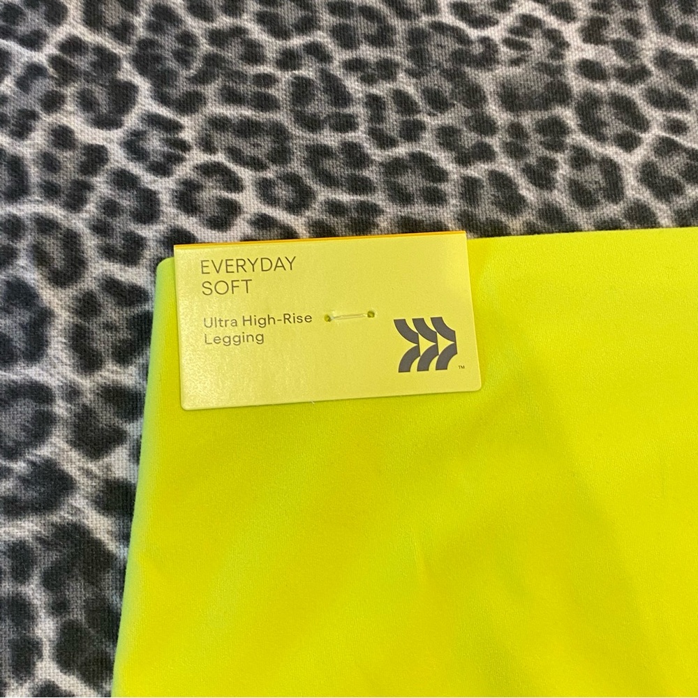 All In Motion Lime Green Leggings Sports Bra Ultra High Rise Everyday Soft NWT - Picture 6 of 15